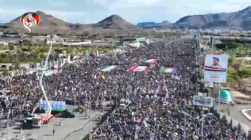 حشود يمنية مليونية في مئات الساحات تأييدًا لإيران ولبنان (فيديو)