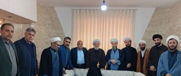 تصاویر/ دیدار کادر و اساتید مدرسه علمیه ولیعصر آستارا با خانواده شهدای اخیر