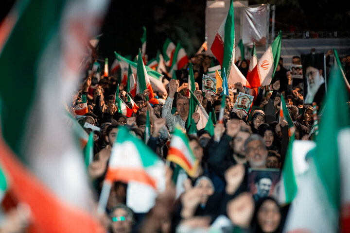 تصاویر/ اجتماع کرمانی ها در میدان کوثر و خیابان هزار یک شب