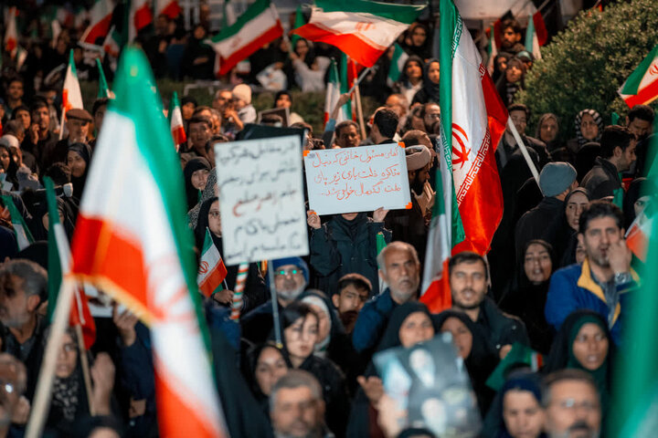 تصاویر/ اجتماع کرمانی ها در میدان کوثر و خیابان هزار یک شب