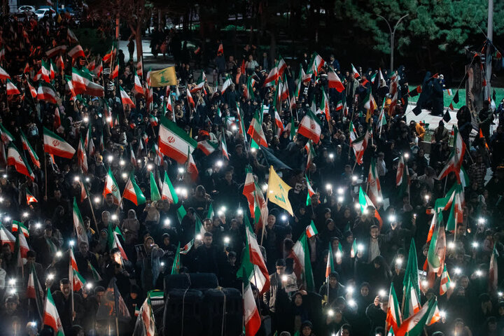 تصاویر/ اجتماع کرمانی ها در میدان کوثر و خیابان هزار یک شب