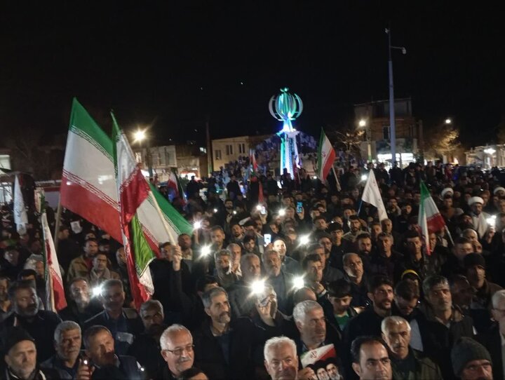 تصاویر/ تجمع با شکوه در خونخواهی رهبر شهید وبیعت با رهبر معظم انقلاب شهر دیزج دیز شهرستان خوی در حمایت از نظام اسلامی