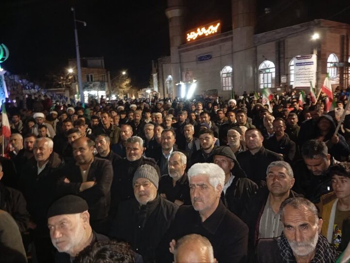 تصاویر/ تجمع با شکوه در خونخواهی رهبر شهید وبیعت با رهبر معظم انقلاب شهر دیزج دیز شهرستان خوی در حمایت از نظام اسلامی
