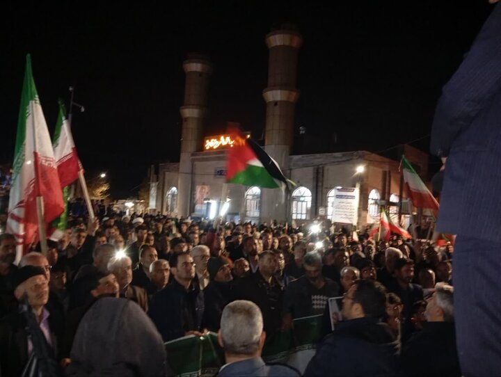 تصاویر/ تجمع با شکوه در خونخواهی رهبر شهید وبیعت با رهبر معظم انقلاب شهر دیزج دیز شهرستان خوی در حمایت از نظام اسلامی