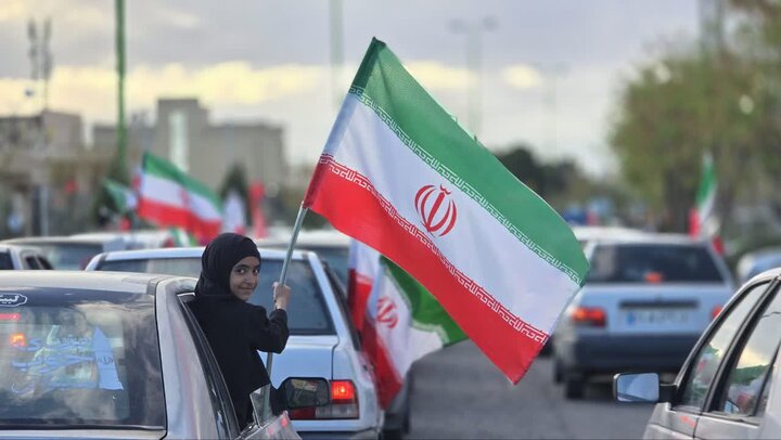 تصاویر/رژه بزرگ خودرویی هیات‌رزمندگان اسلام حسین آباد‌کویر، به پاسداشت شهدای‌ وطن