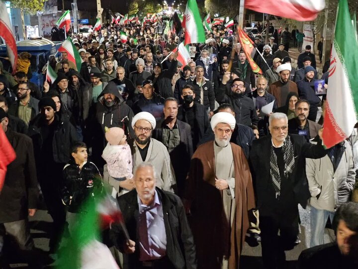 تصاویر / حضور مردم شهرستان بویین زهرا در بیعت با رهبر انقلاب اسلامی ونیروهای مسلح