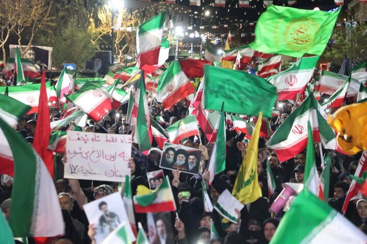 تصاویر/ شب بیست و هفتم تجمع مردمی «شب‌های اقتدار» در سمنان