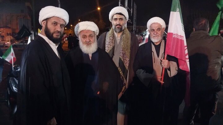 تصاویر/ حضور و همراهی علما و اساتید سطح عالی حوزه علمیه تهران در تجمعات مردم