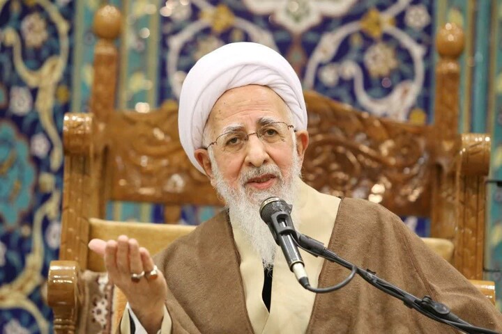 L'offense de Trump au Pape : L’Ayatollah Javadi Amoli appelle à la condamnation