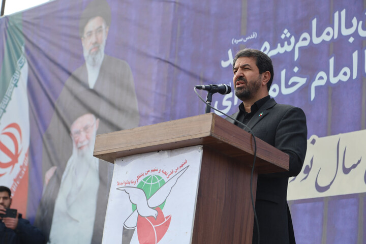 تصاویر / اقامه نماز میت بر پیکر شهید مهدی مرادی در همدان