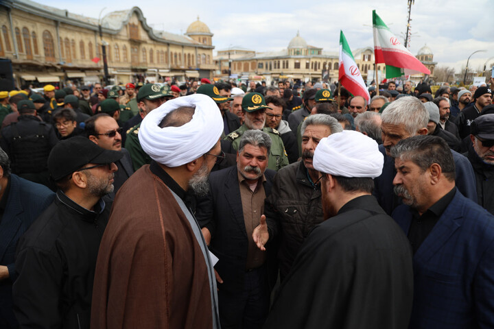 تصاویر / اقامه نماز میت بر پیکر شهید مهدی مرادی در همدان