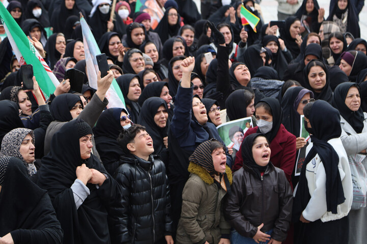 تصاویر / اقامه نماز میت بر پیکر شهید مهدی مرادی در همدان