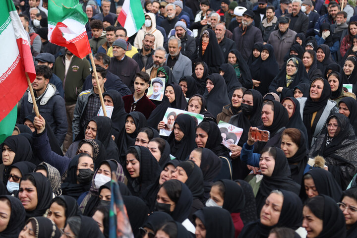 تصاویر / اقامه نماز میت بر پیکر شهید مهدی مرادی در همدان