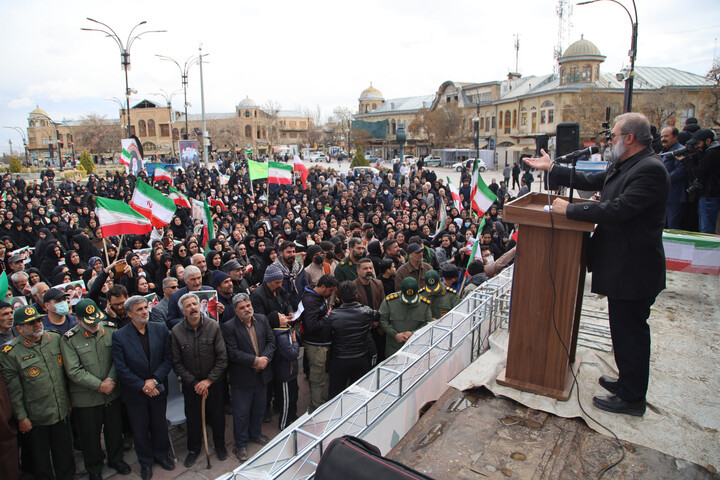 تصاویر / اقامه نماز میت بر پیکر شهید مهدی مرادی در همدان