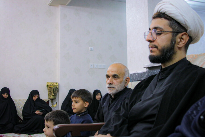 تصاویر/ تجلیل طلاب همدانی از ایثار خانواده شهدا