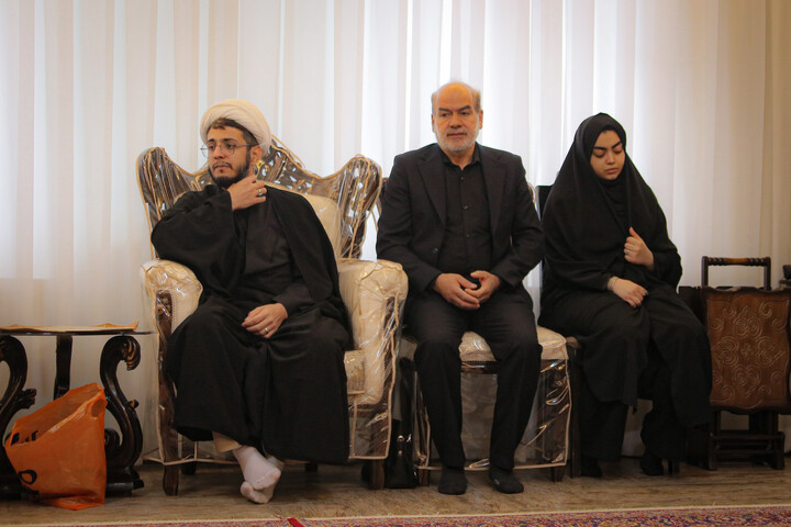 تصاویر/ تجلیل طلاب همدانی از ایثار خانواده شهدا