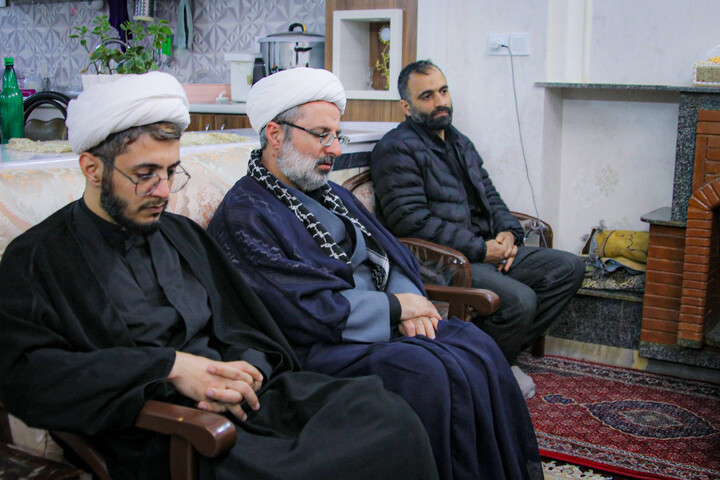 تصاویر/ تجلیل طلاب همدانی از ایثار خانواده شهدا