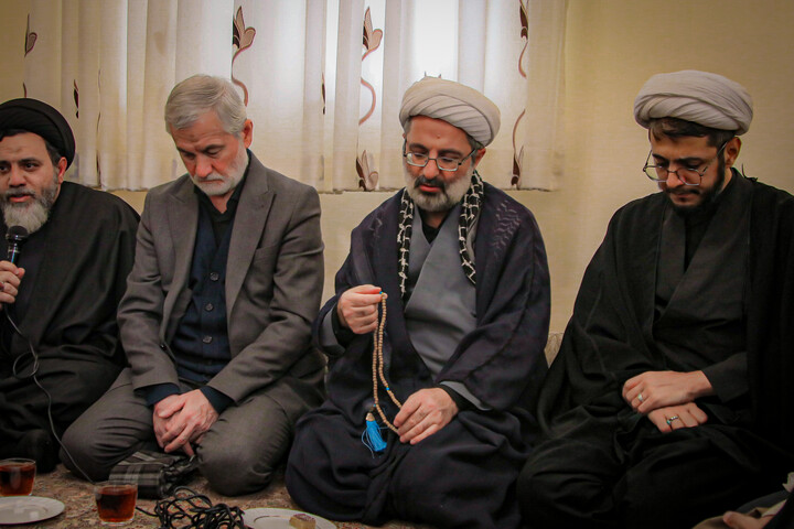 تصاویر/ تجلیل طلاب همدانی از ایثار خانواده شهدا