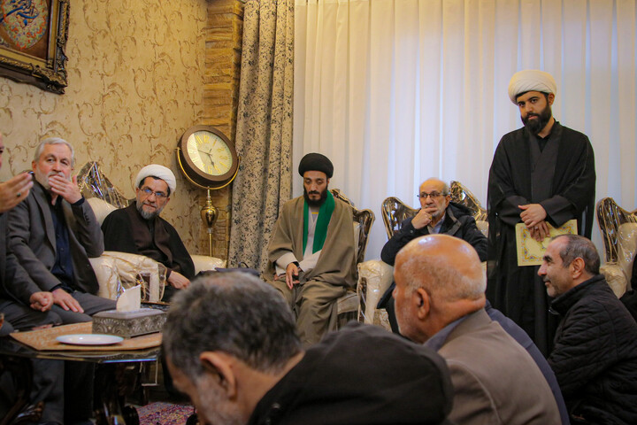 تصاویر/ تجلیل طلاب همدانی از ایثار خانواده شهدا