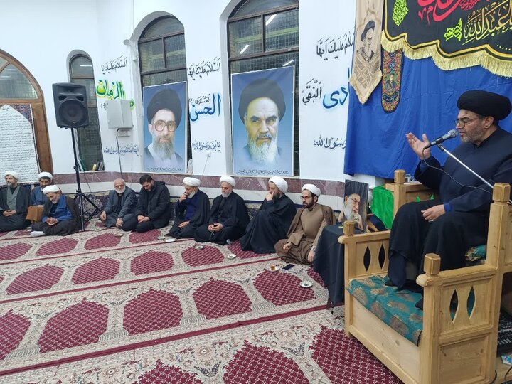 تصاویر/ مراسم بزرگداشت شهادت قائد امت در مدرسه علمیه امام صادق رودسر