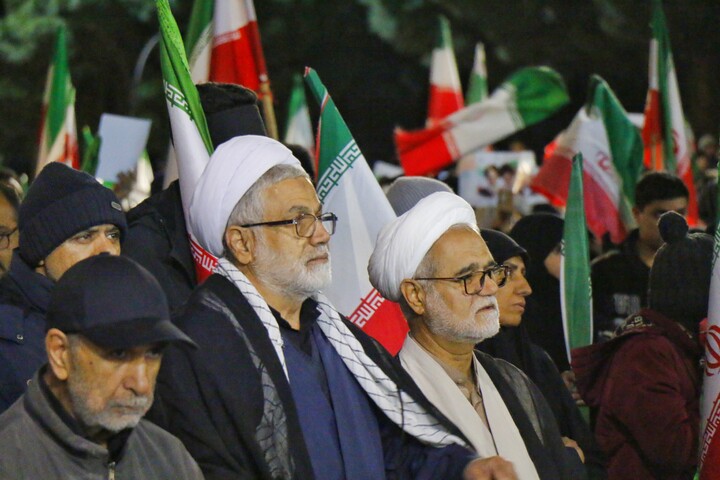 تصاویر/اجتماع کرمانی ها در شب 8 فروردین