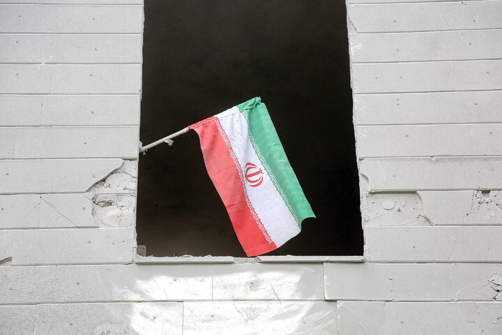 تصاویر/ فعالیت های طلاب و گروه‌های مردمی و جهادی  در مناطق ساختمانهای حمله موشکی به پردیسان