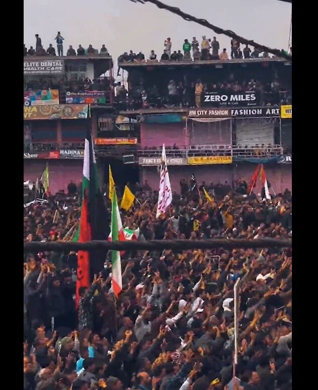 भारतीय कशमीर मे जनता ने ईरान के सुप्रीम लीडर के समर्थन मे गगन भेदी नारे लगाए