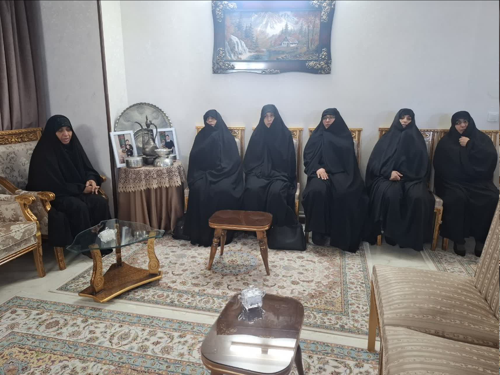 شهدا حاضر و ناظر هستند/ تأکید بر ادامه راه شهدا و پاسداشت آرمانهای آنان