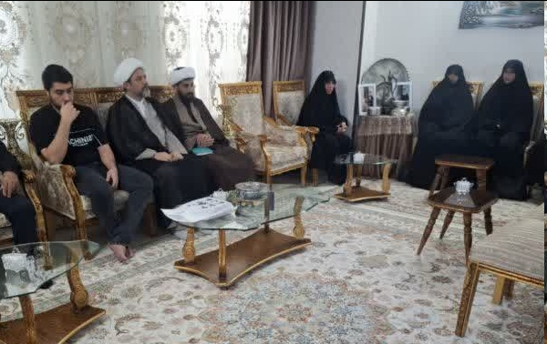 شهدا حاضر و ناظر هستند/ تأکید بر ادامه راه شهدا و پاسداشت آرمان‌های آنان