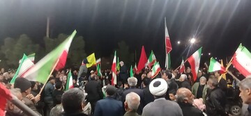 تصاویر/ تجمع پرشور بیست و هشتمین شب مردم شهر نوش آباد در حمایت از رهبری و نیرو های مسلح
