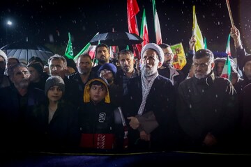 فیلم | خروش حماسی و انقلابی مردم قزوین زیر باران رحمت الهی