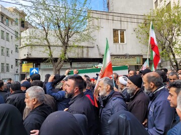 بدرقه باشکوه پیکر مادر شهیدان افراسیابی در تهران + تصاویر