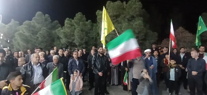 تصاویر/ تجمع پرشور بیست وهشتمین شب مردم شهر نوش آباد درحمایت از رهبری و نیرو های مسلح