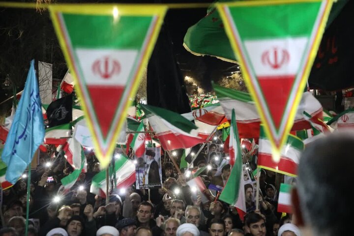 تصاویر/ تجمع مردم ارومیه در بیست و نهمین شب از جنگ رمضان