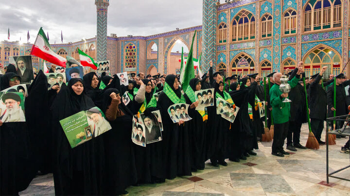 تصاویر/مراسم سنتی جارو کشی خدام افتخاری حرم مطهر حضرت محمد هلال