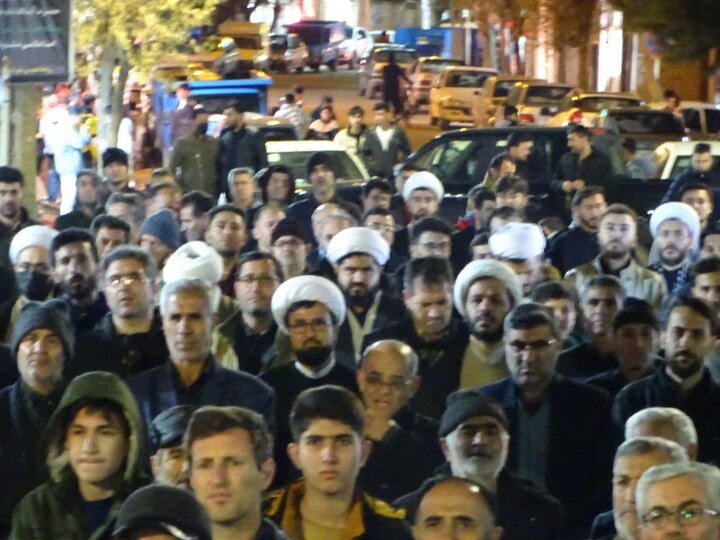 تصاویر/ تجمع شبانه مردم چهاربرج در حمایت از نظام اسلامی و نیروهای مسلح