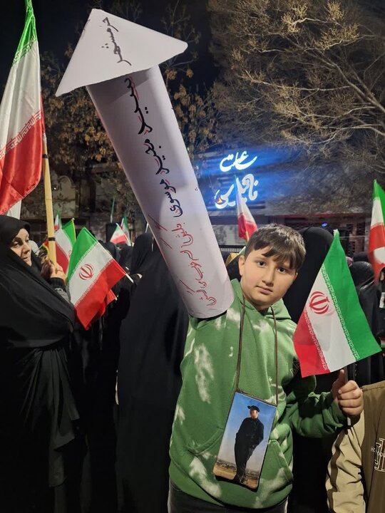 تصاویر/ تجمع حمایتی مردم سلماس از نظام اسلامی و نیروهای مسلح در بیست و نهمین شب از جنگ رمضان
