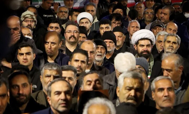 تصاویر/ تجمع حمایتی مردم سلماس از نظام اسلامی و نیروهای مسلح در بیست و نهمین شب از جنگ رمضان
