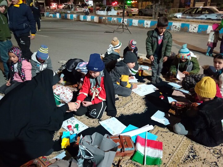 تصاویر| برپایی غرفه کودک در تجمع مردمی خوسف به همت مدرسه علمیه فاطمه‌الزهرا «سلام‌الله‌علیها»