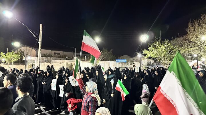 تصاویر/ تجمع شبانه در شهر گلباف