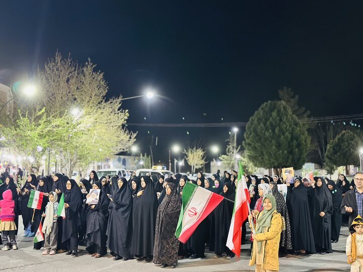 تصاویر/ تجمع شبانه در شهر گلباف