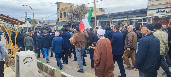 تصاویر / تشییع شهید جنگ تحمیلی آمریکایی وصهیونیستی در دانسفهان