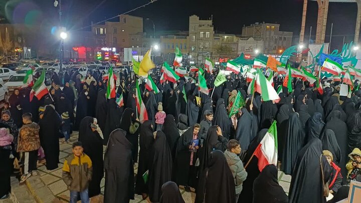تصاویر/بیست و هشتمین شب حضور پرشور مردم ولایتمدار مامونیه در تجدید بیعت با آرمان‌های انقلاب