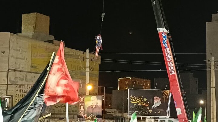 تصاویر/بیست و هشتمین شب حضور پرشور مردم ولایتمدار مامونیه در تجدید بیعت با آرمان‌های انقلاب