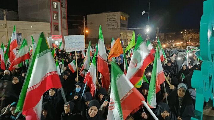 تصاویر/بیست و هشتمین شب حضور پرشور مردم ولایتمدار مامونیه در تجدید بیعت با آرمان‌های انقلاب