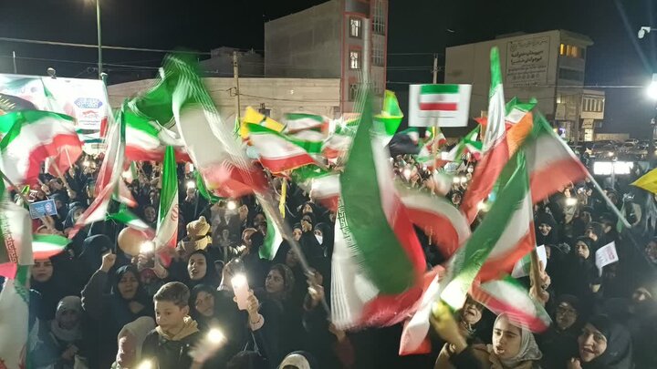 تصاویر/بیست و هشتمین شب حضور پرشور مردم ولایتمدار مامونیه در تجدید بیعت با آرمان‌های انقلاب