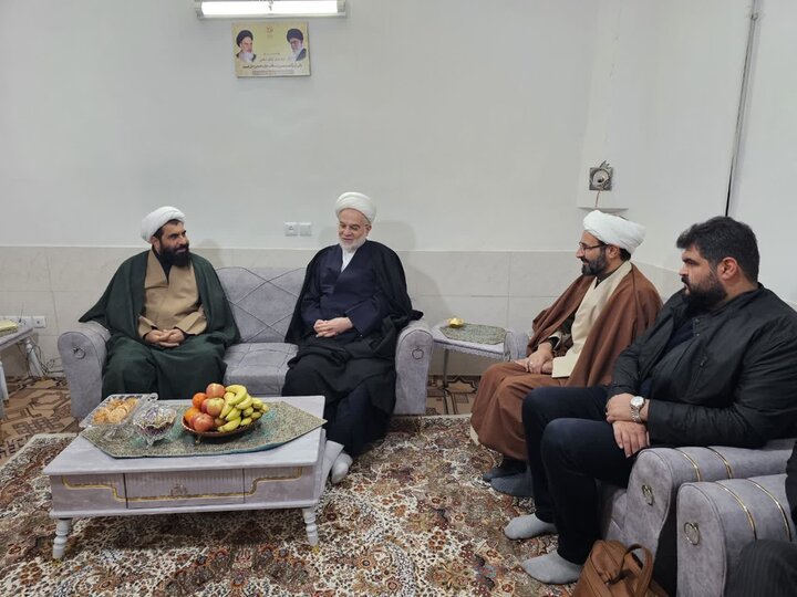 تصاویر/ دیدار نماینده ولی‌فقیه در کردستان با امام جمعه بیجار
