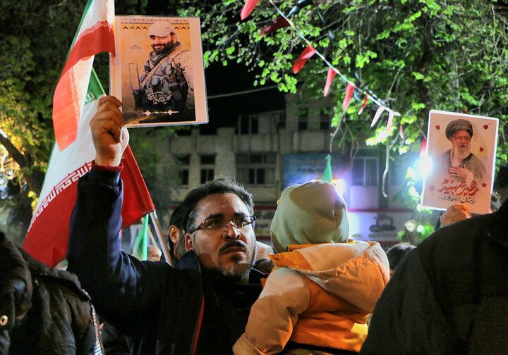 حضور خادمان حرم مطهر بانوی کرامت در میادین شهر مقدس قم