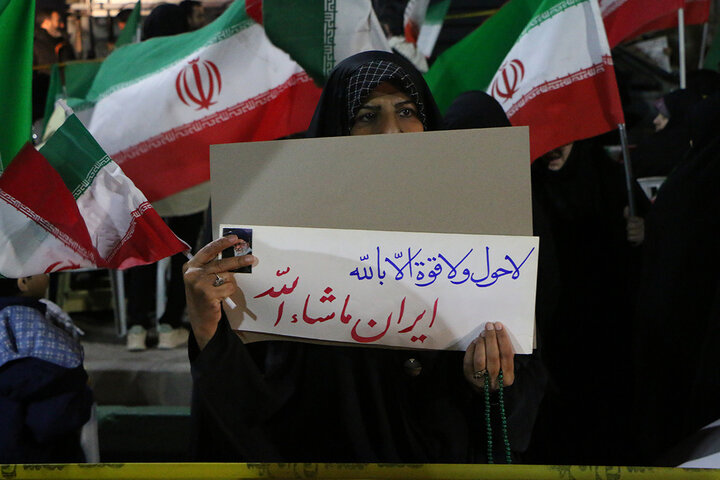 حضور خادمان حرم مطهر بانوی کرامت در میادین شهر مقدس قم