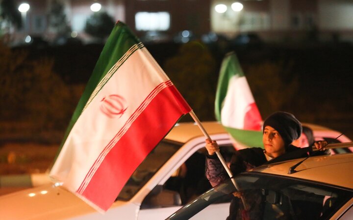 تصاویر/ راهپیمایی خودرویی حمایت از وطن و رزمندگان در پرند